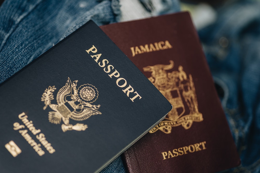 La demande de naturalisation face aux droits des travailleurs étrangers