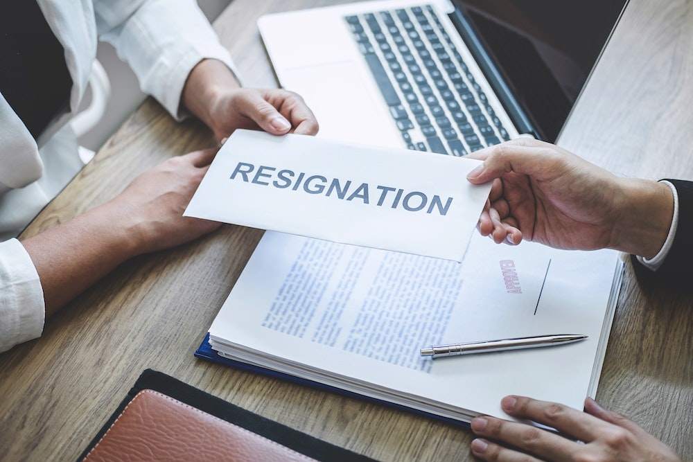 Naviguer dans l'Univers Juridique des Contrats de Travail : Implications et Conséquences