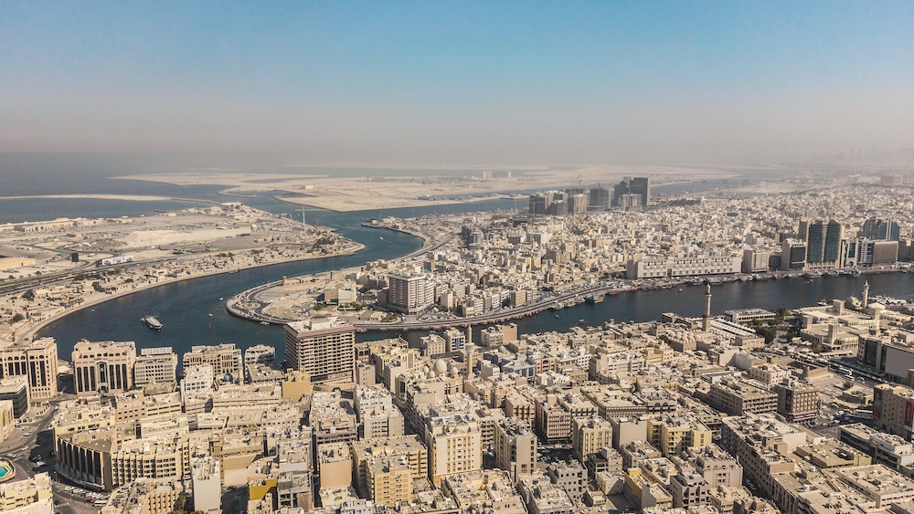 Créer une société en free-zone à Dubaï : guide expert pour un investissement réussi