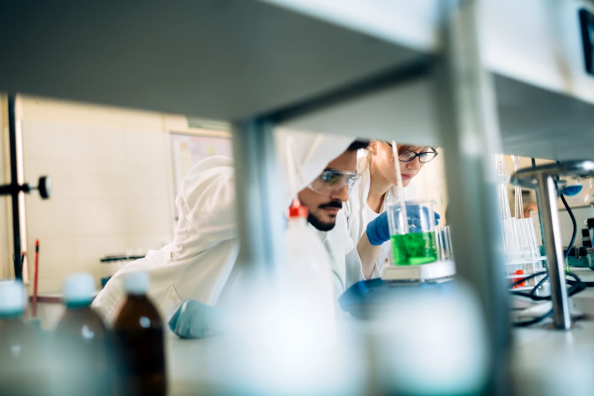 Le droit des biotechnologies et les brevets sur le vivant : enjeux et perspectives