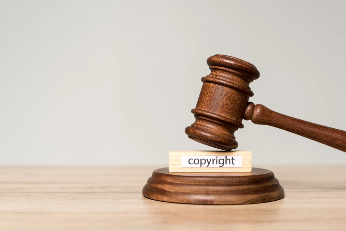 Litiges sur les droits de propriété intellectuelle dans les œuvres audiovisuelles : Enjeux et solutions juridiques